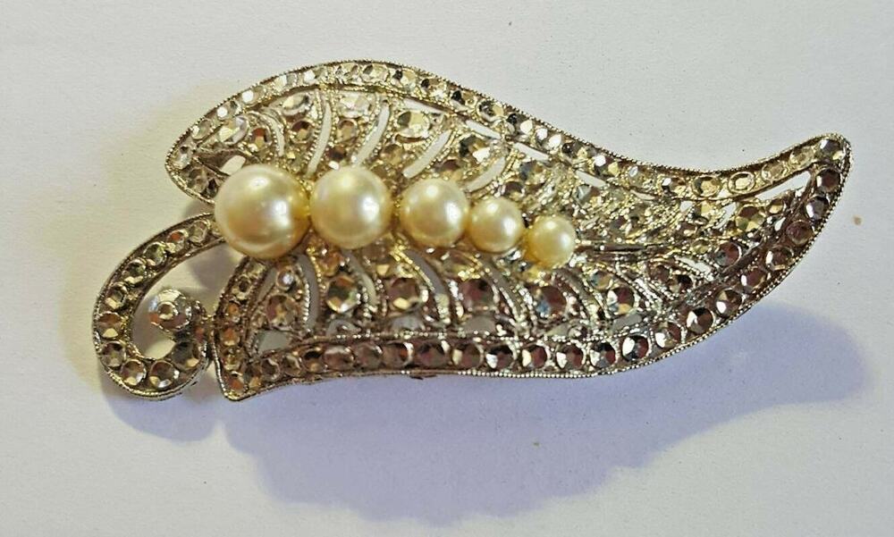 Vintage Large Faux Pearl Leaf Brooch Pin- Shiny Elegant Silver Statement sf-9